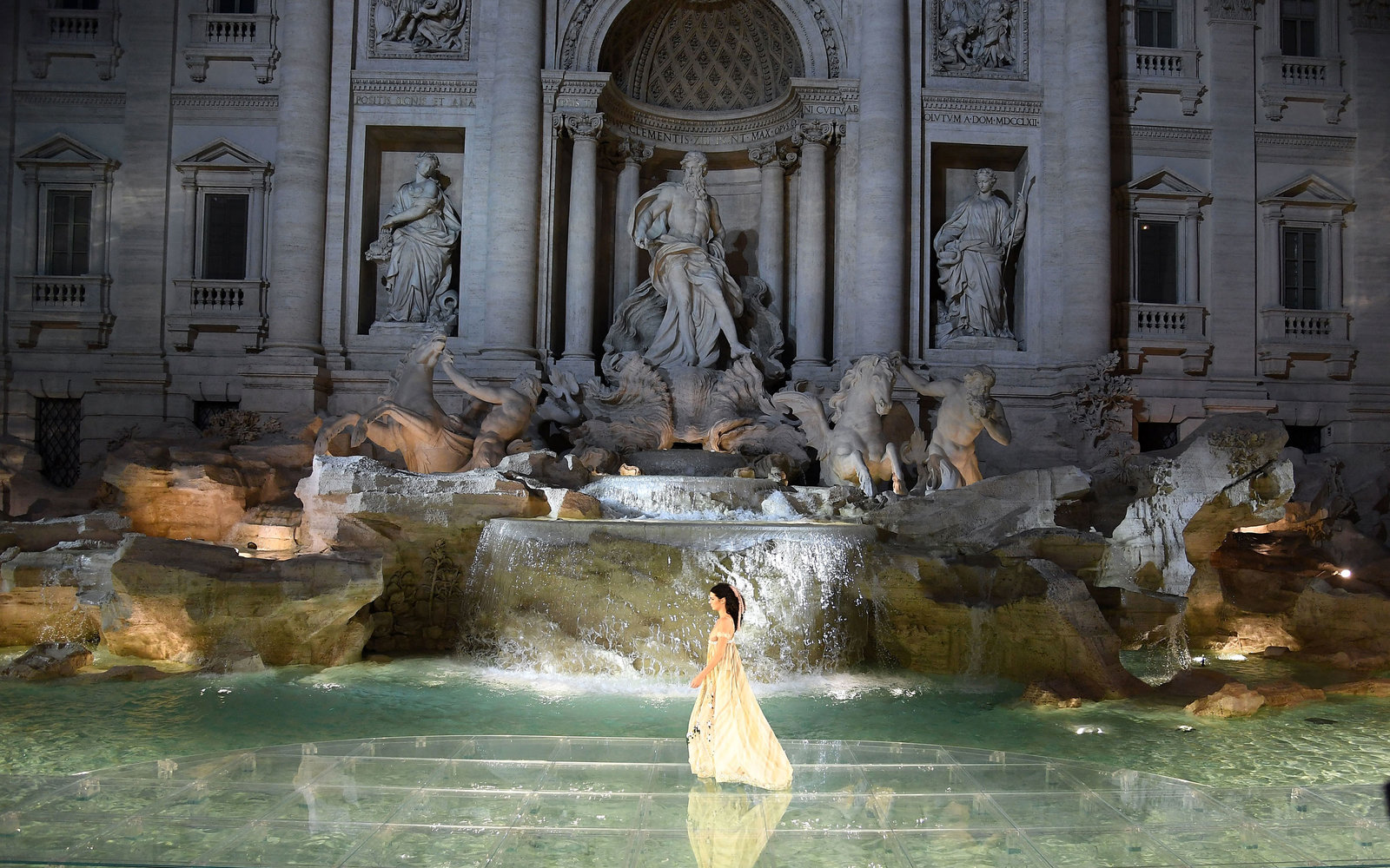 fairy-trevi-fountain-rome-1-fendi0716